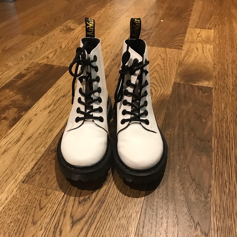 WHITE DOC MARTENS!!
